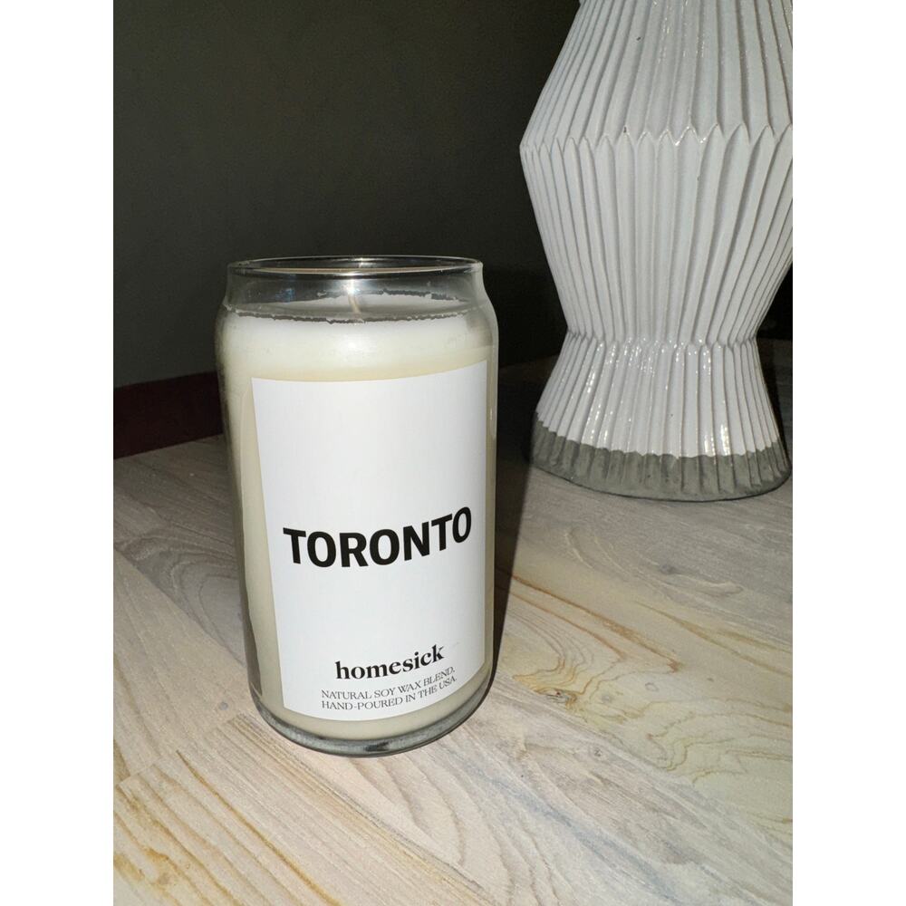 HOMESICK Canada TORONTO Scented Soy Candle NEW Citron Amber Musk Whiskey 13.75